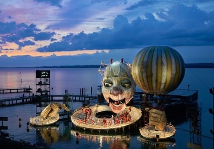 Image of Pfaff-silberblau BETA moving the collar of the Rigoletto on the lake stage at the Bregenz Festival