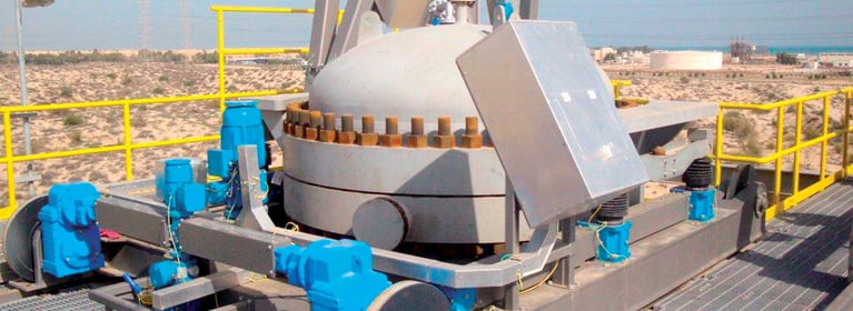 Image natural gas filter towers in the Saudi-Arabian desert